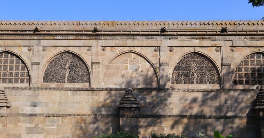 Full Day Taxi in Ahmedabad for Sidi Saiyyed Mosque sightseeing